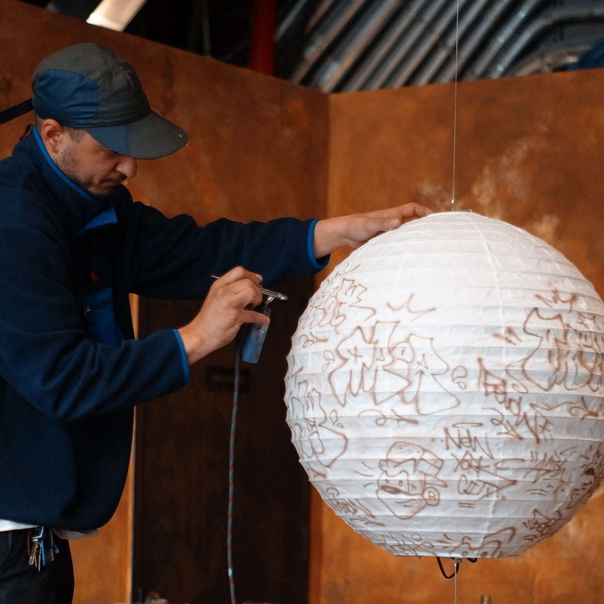 Lampadaire HASHIRAMA – Édition VANDALISÉE