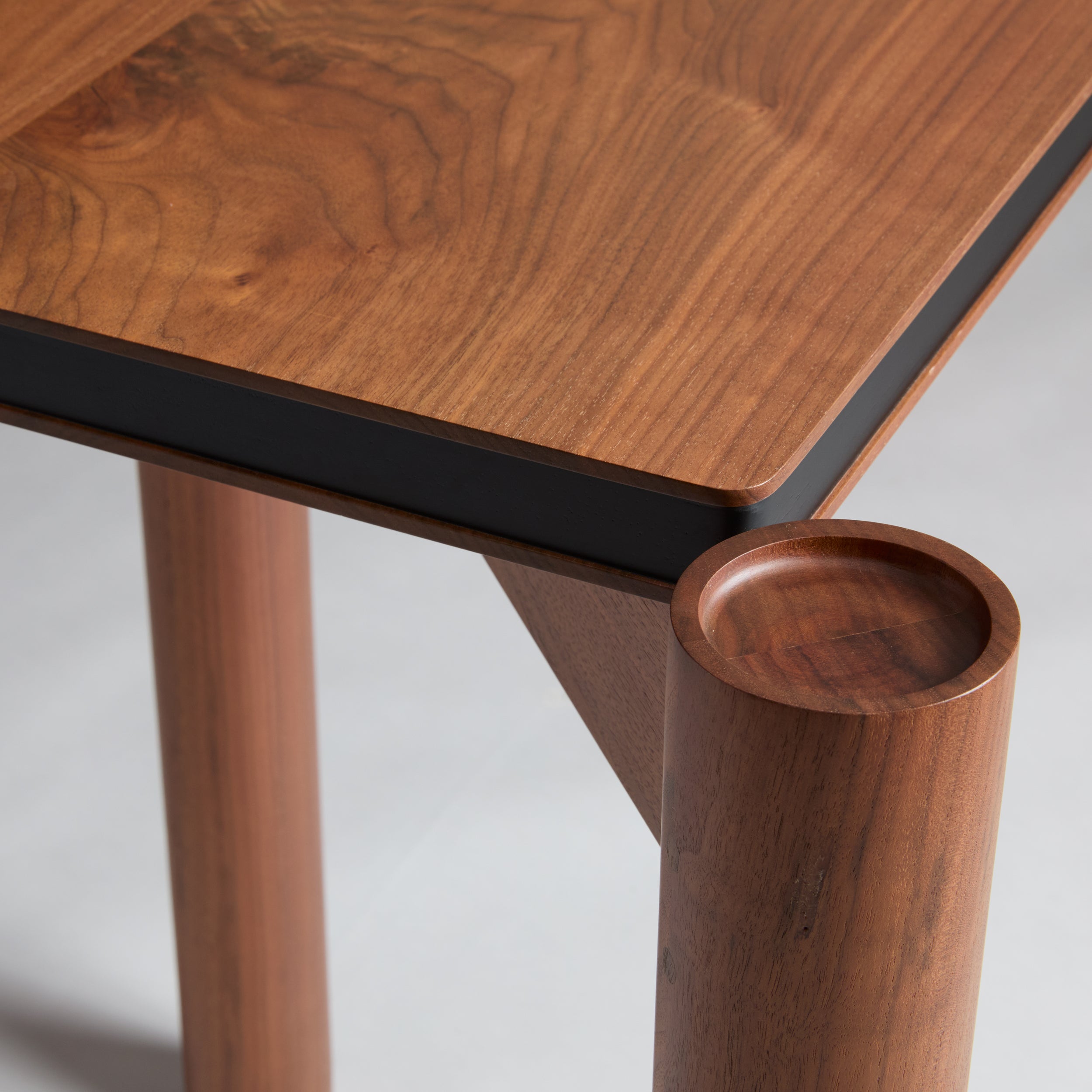 table HASHIRAMA