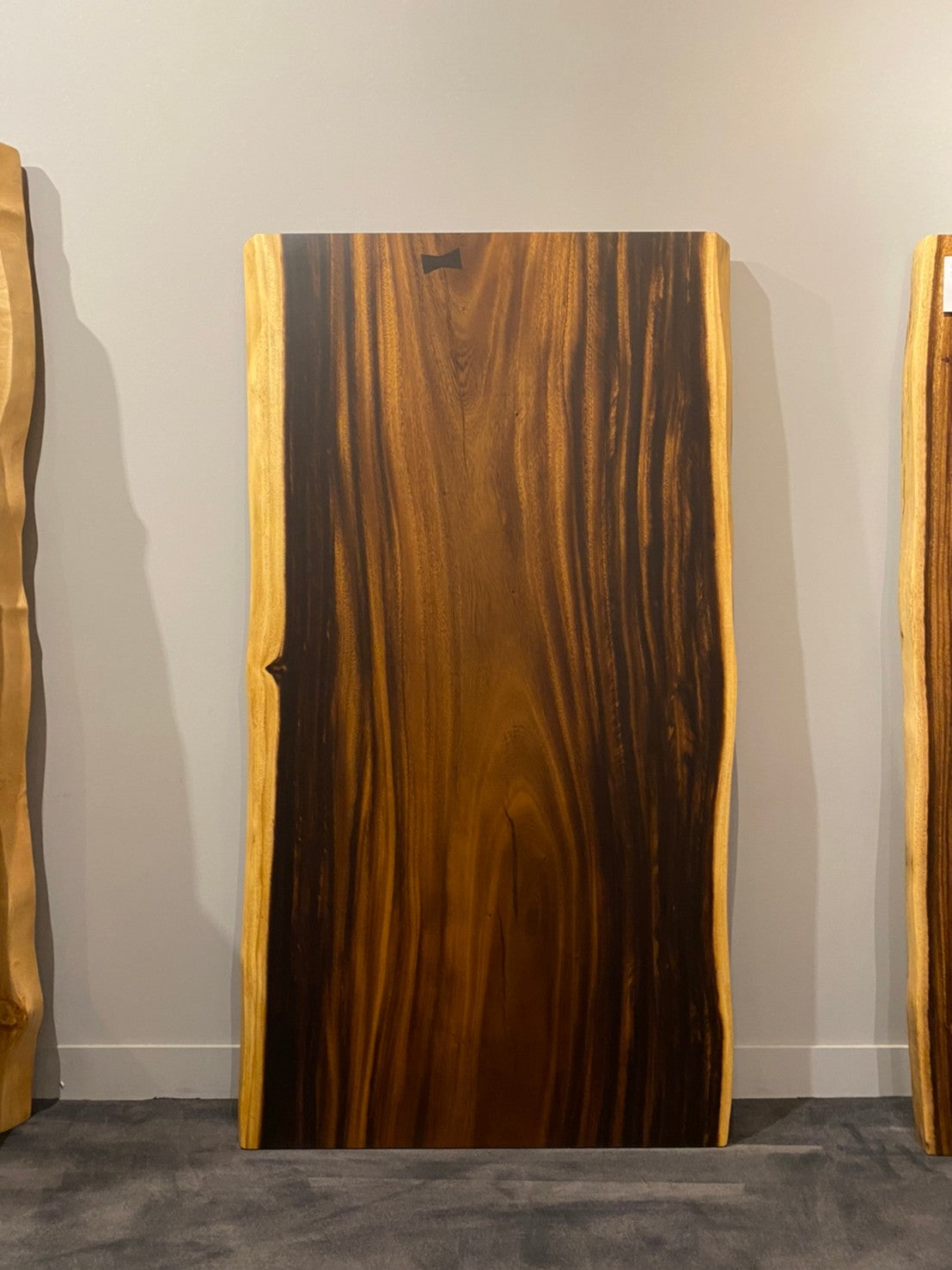 Live Edge Slab – Monkeypod (Albizia saman, arbre de pluie) No.17