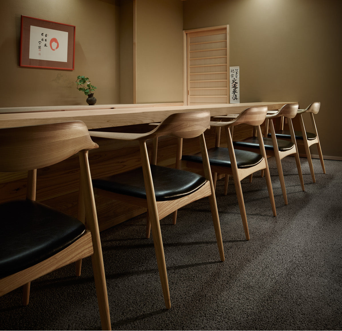 A chair that inherits the essence of Scandinavian design and is reinterpreted for the modern era.