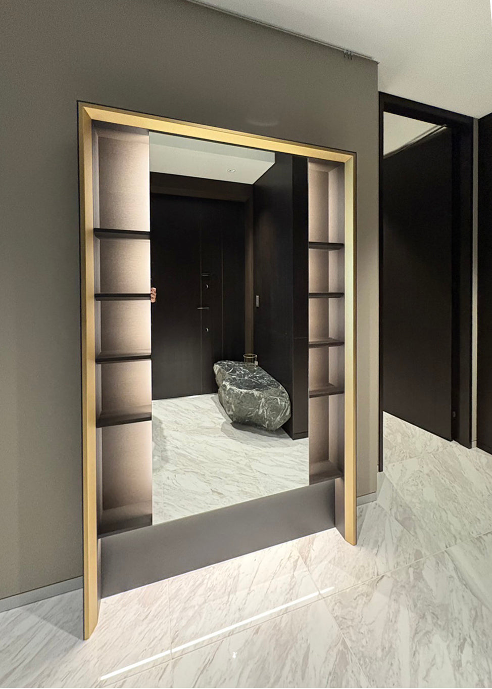 Entry / Foyer