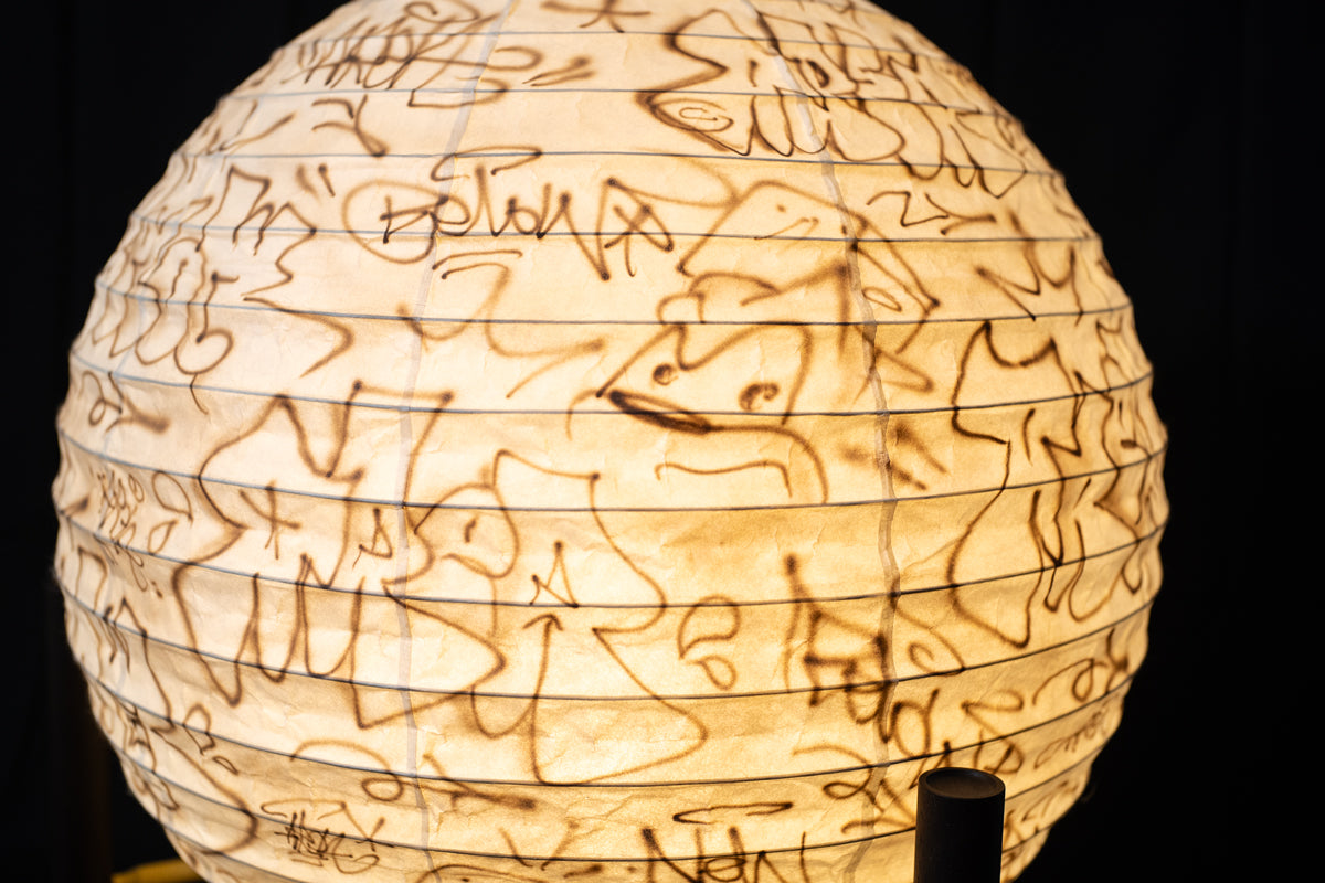 Lampadaire HASHIRAMA – Édition VANDALISÉE
