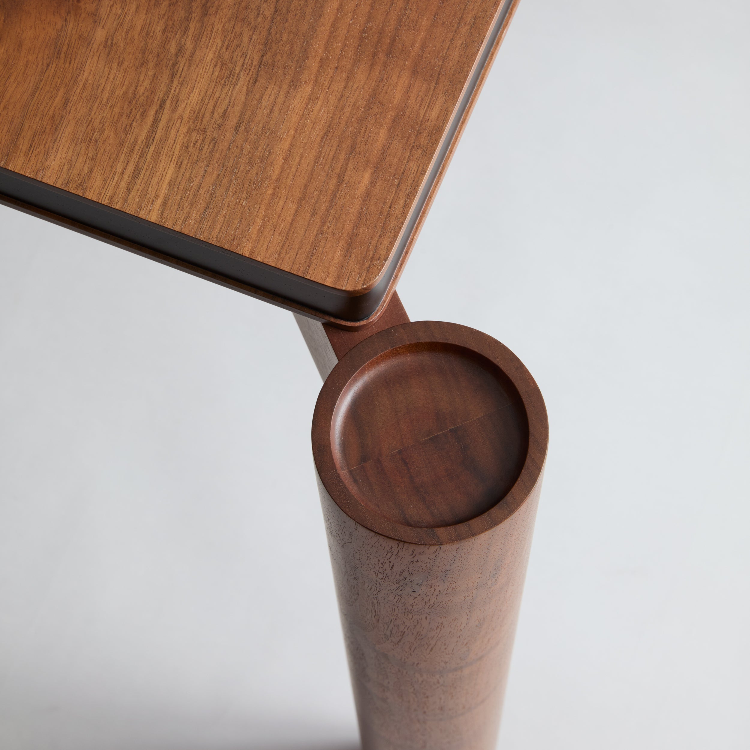 table HASHIRAMA